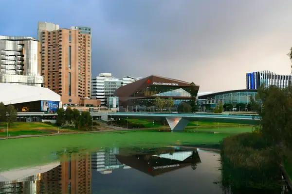 El río Torrens y el centro de Adelaida