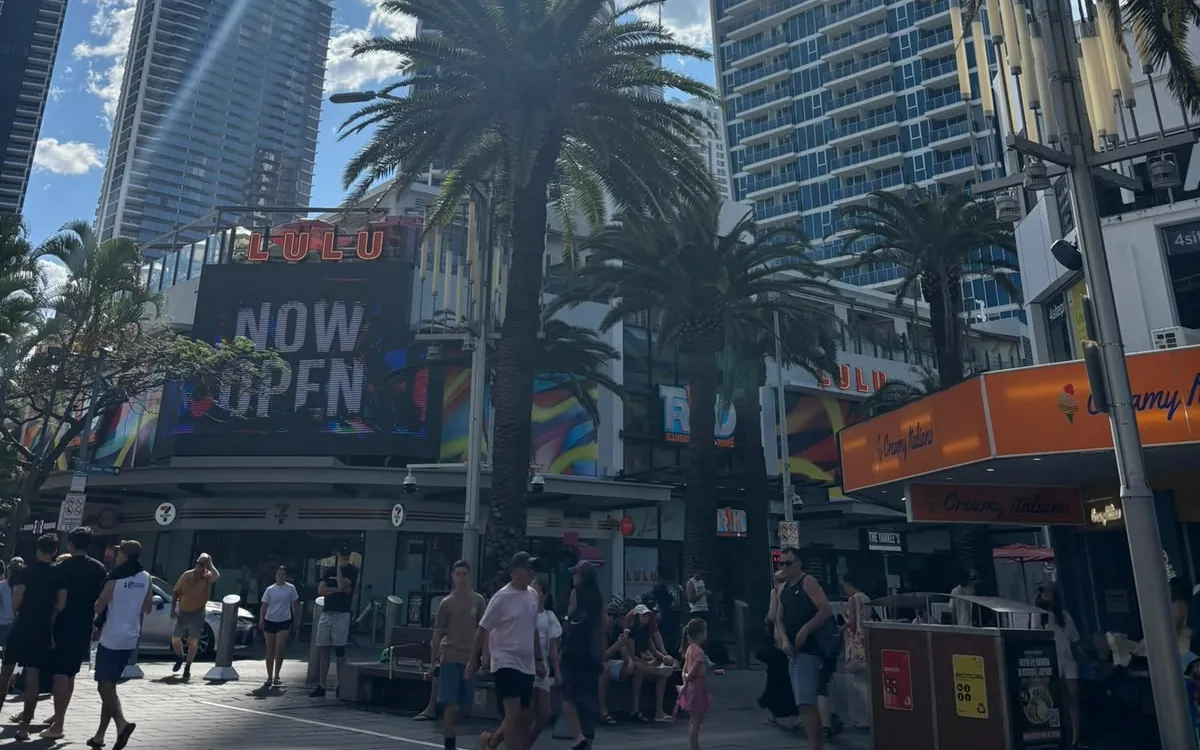 Cavill Avenue, la calle peatonal de Surfers Paradise, en Gold Coast