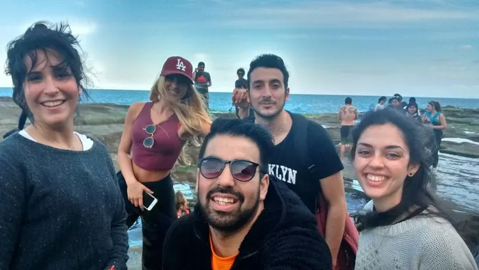 Grupo de estudiantes de Salta haciéndose un selfi