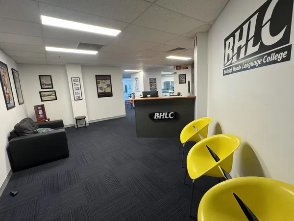 Recepción, clases, surf y yoga en BHLC Coolangatta