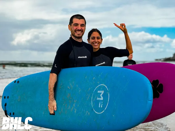 Recepción, clases, surf y yoga en BHLC Coolangatta