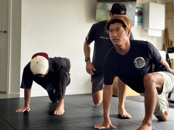 Recepción, clases, surf y yoga en BHLC Coolangatta