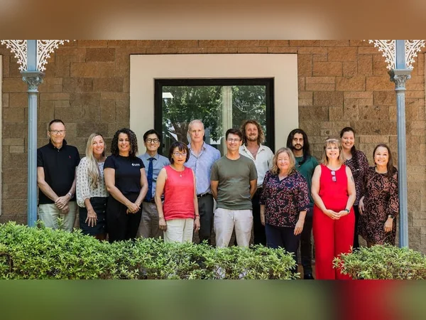 Clases, equipo, jardín y recepción de Inforum Education en Southport