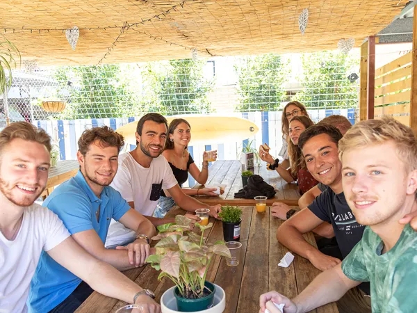 Clases, equipo, jardín y recepción de Inforum Education en Southport