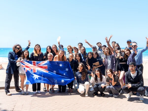 Estudiantes, clases, actividades y zonas comunes de las escuelas de Lexis English