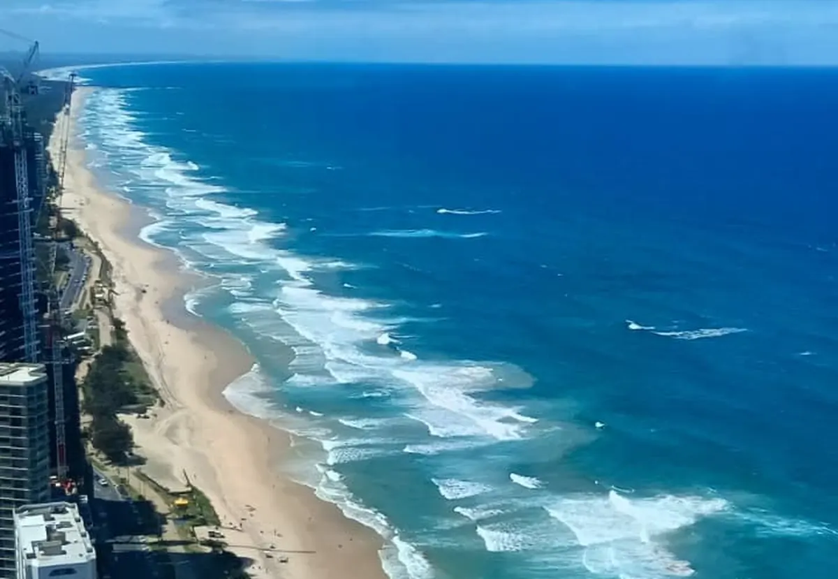 La playa de Surfers Paradise vista desde lo alto del Q1, foto de una estudiante de Salta