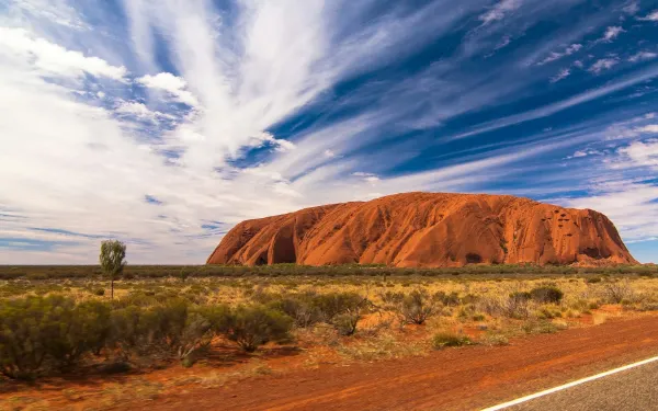 Uluru al atardecer, en el centro rojo de Australia