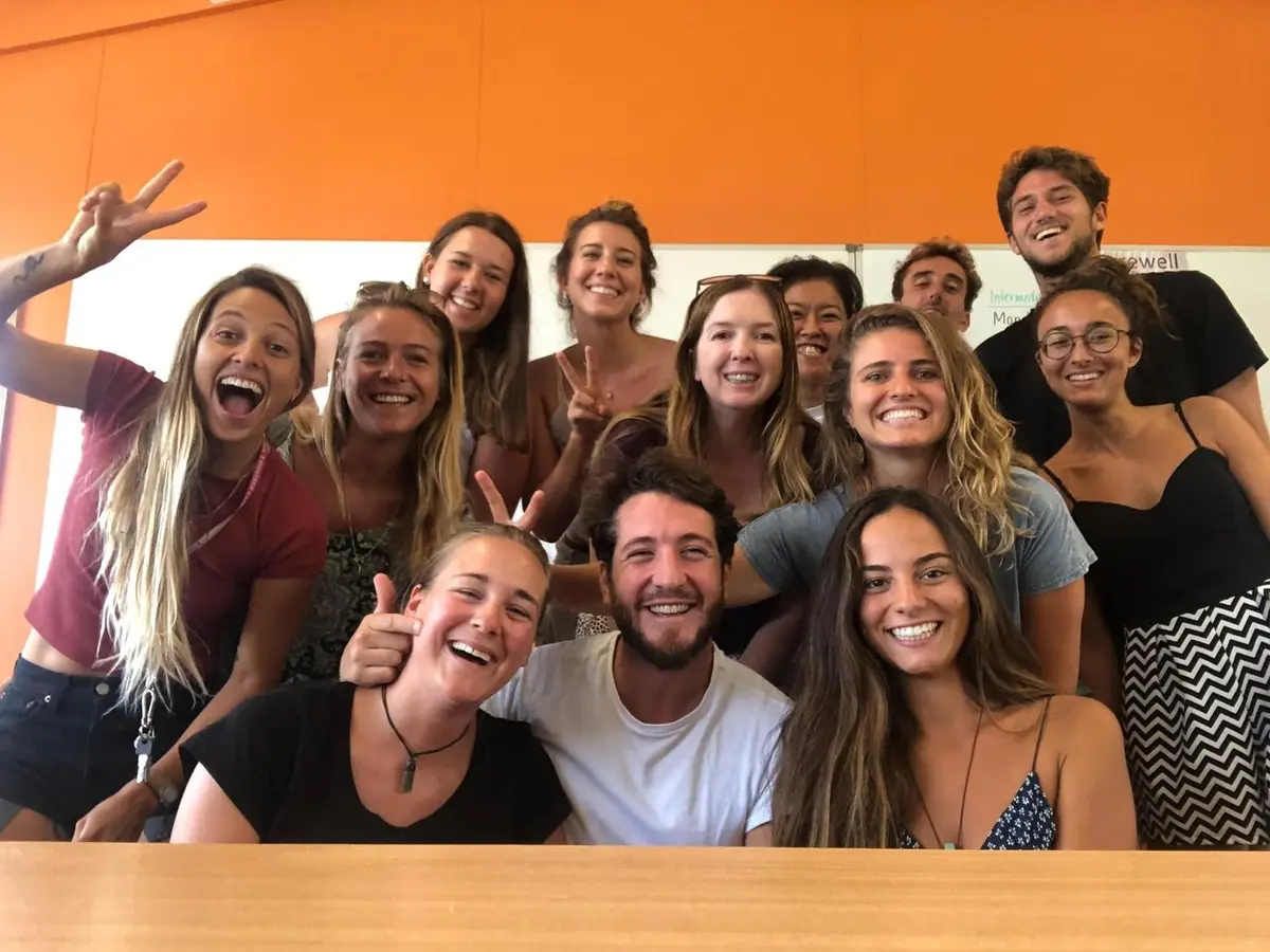 Grupo de estudiantes de Salta haciéndose un selfi