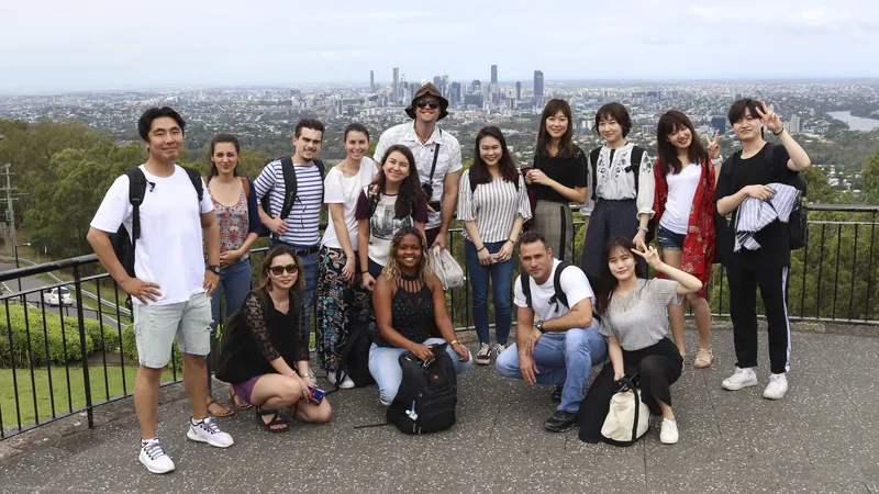 Estudiantes de ILSC Brisbane en el mirador de Mount Coot-tha