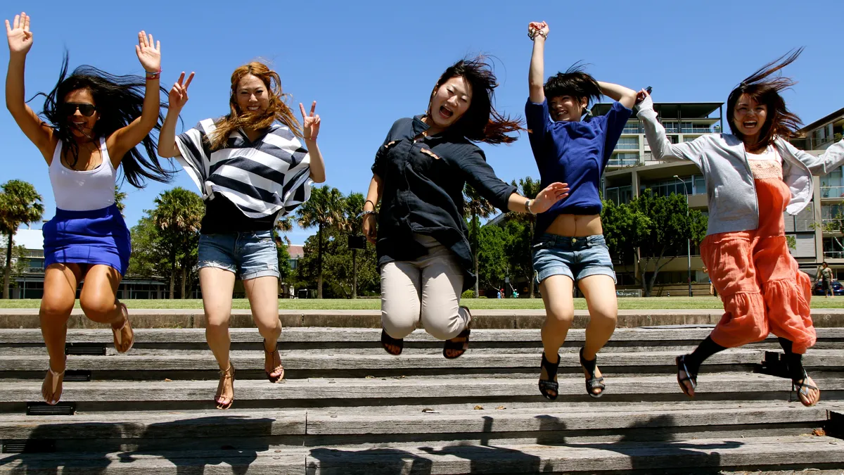 Estudiantes de ILSC Sydney junto a la Ópera