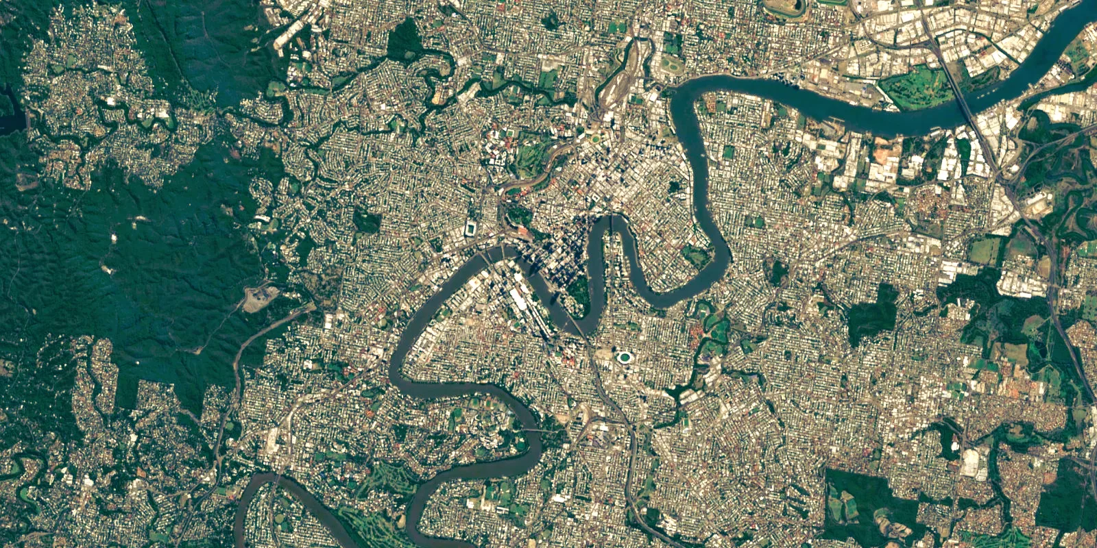 Vista de satélite de Brisbane y las curvas de su río