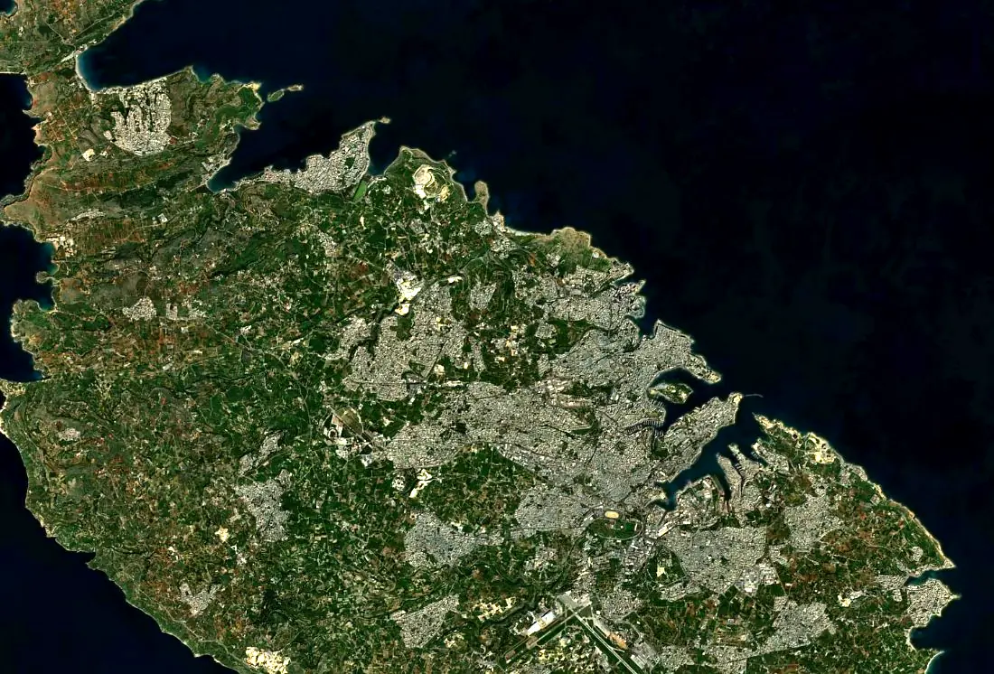Mapa por satélite del centro y norte de Malta, de Mellieħa a La Valeta