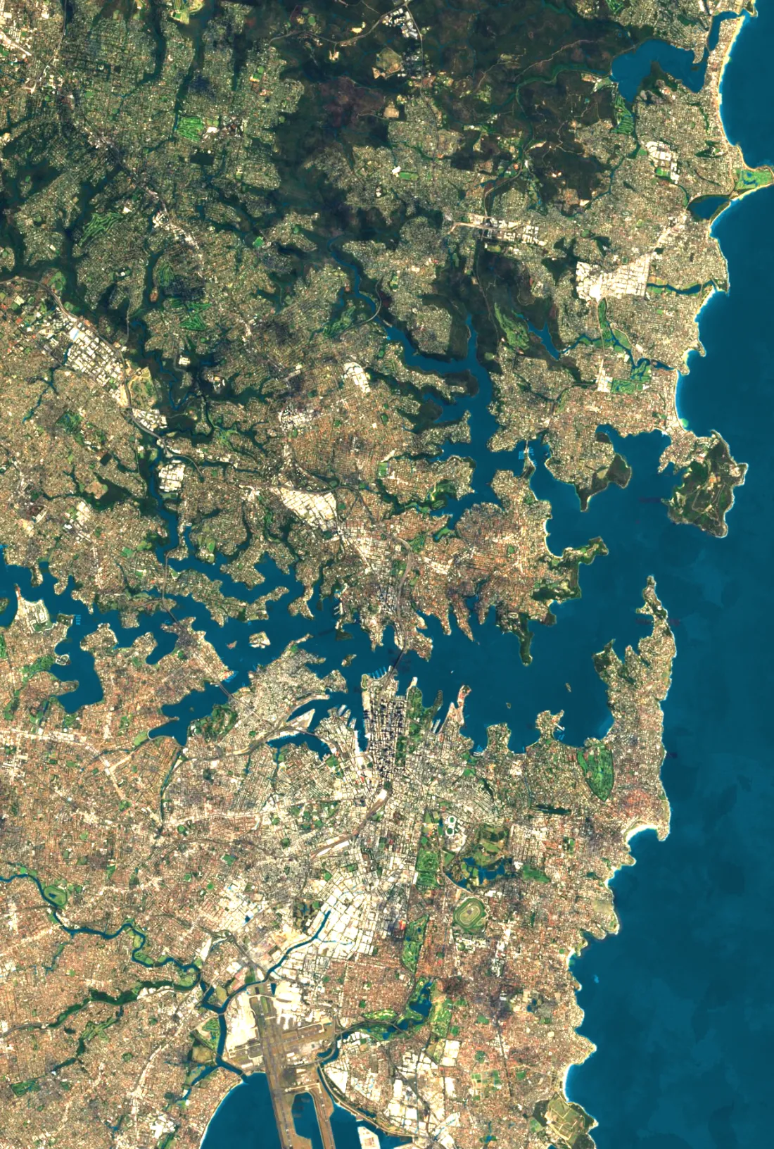 Mapa de satélite de Sydney con sus barrios, la bahía y las playas