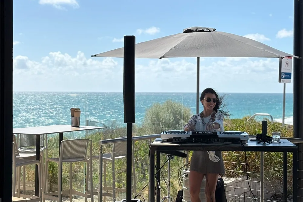 Estudiante de Salta pinchando como DJ en Perth